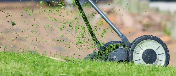 Lawn Mower and you - Tips to Mow Your Lawn Safely (Infographic)